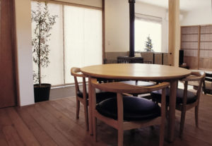 カーテンは部屋に合わせる
