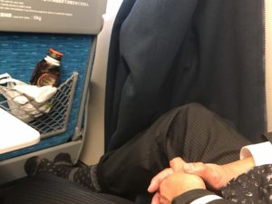 居眠りは午前中の電車で。睡眠不足の解消に役立つらしい