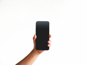 寝る前にスマホを取り上げたら子供の睡眠の質は保てるか